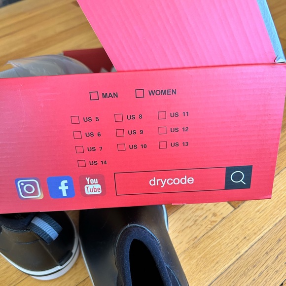 Size 12 rain shoes - Picture 4 of 4